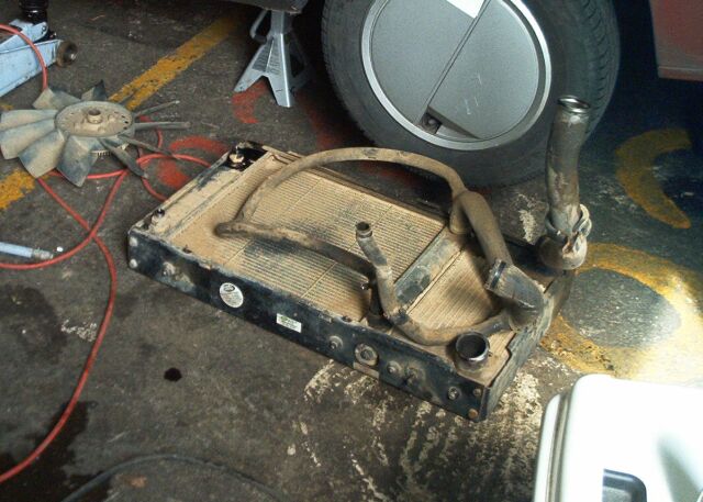 Kühler mit Schläuchen