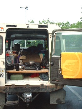 Unterwegs, beim Kaffeekochen. Den Klapptritt habe ich aus der Grabbelkiste bei Matzker