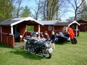 Fr&uuml;hst&uuml;ck vor der H&uuml;tte